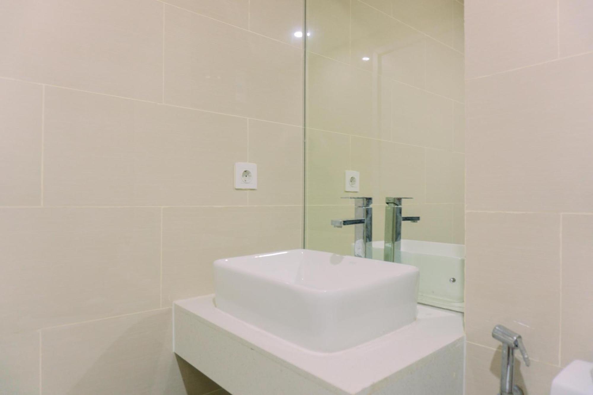 Luxury At Daan Mogot By Travelio * Jakarta